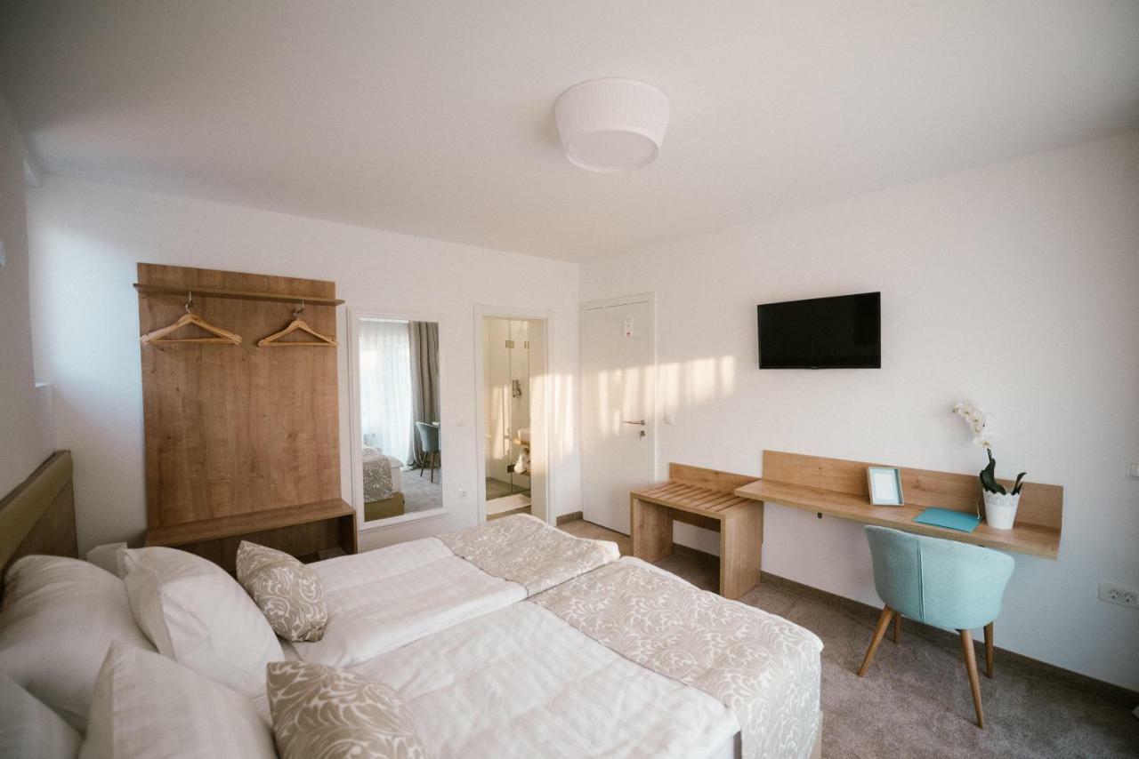 2I Rooms Ðakovo Exteriör bild